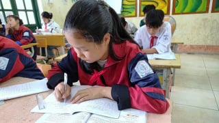 Cô học trò người Dao đứng trước nguy cơ dang dở giấc mơ đến trường