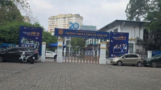 Trường THPT Lý Thái Tổ bị phụ huynh 'tố' thu phí đặt cọc giữ chỗ trái quy định, không hoàn trả