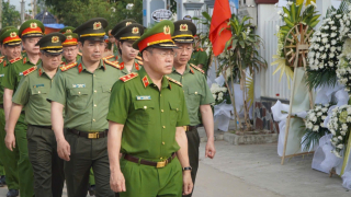Hình ảnh nghẹn ngào lễ viếng Thiếu tá Nguyễn Đăng Khải