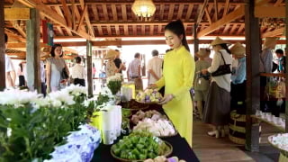 Ninh Bình vừa có nơi chụp ảnh đẹp như phim, mới toanh, đến tự tay dệt cói, nặn gốm, ươm tơ giữa lòng Tam Cốc