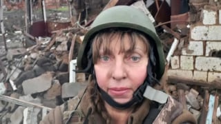 Bị quân Nga tấn công bất ngờ, nữ y tá Ukraine dùng súng phóng lựu cứu cả đơn vị thoát khỏi vòng vây
