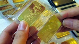 Giá vàng hôm nay 17/5: Giảm mạnh nhất trong vòng 6 tháng qua