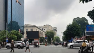 Sáng nay bầu trời TP.HCM mờ đục, không khí mát mẻ do đâu?