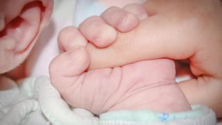 Chi phí sinh hoạt tăng cao, thu nhập thấp khiến phụ nữ Việt ngại sinh thêm con