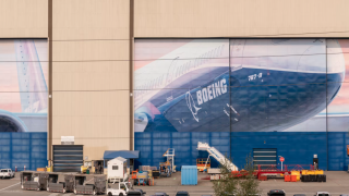 Cổ phiếu Boeing giảm mạnh ngay sau vụ tai nạn máy bay kinh hoàng ở Ấn Độ