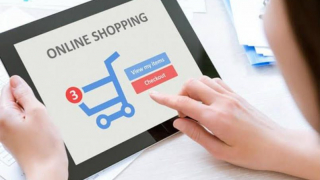 Đừng để sức khoẻ gia đình bạn nằm trong tay những cú click