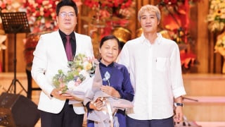 Người mẹ tảo tần của Nghệ sĩ Nhân dân Quốc Hưng chực trào nước mắt trong ngày con nhậm chức Giám đốc