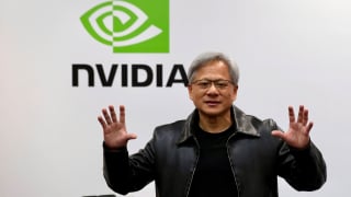 Nvidia trước ngưỡng cửa trở thành công ty giá trị nhất lịch sử