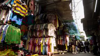 Bài 3: Người trẻ đổ xô mở shop quần áo secondhand – Nhất thời hay cơ hội dài hạn?
