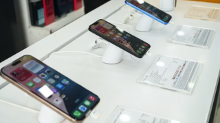 Apple thoát đòn thuế iPhone từ Mỹ, nhưng lại đối mặt thách thức dài hạn