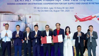 Vietjet bắt tay Petrolimex sử dụng nhiên liệu SAF, thúc đẩy chuyển đổi xanh hàng không
