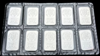 Giá bạc hôm nay 29/8: Đảo chiều tăng trở lại, nhà đầu tư kỳ vọng tín hiệu từ FED