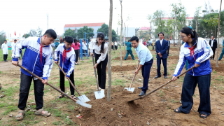 Đông Hoa Lư (Ninh Bình) trồng 1.000 cây đầu năm: Bước đi đầu tiên cho diện mạo đô thị văn minh