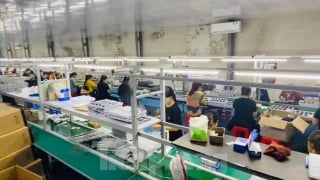 Đột kích xưởng sản xuất điện thoại 'chui' khuất nẻo ven thành phố Lạng Sơn