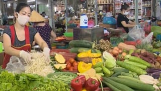 Giá điện tăng 4,8%: Làm sao để ngăn chặn tình trạng 'tát nước theo mưa' ?