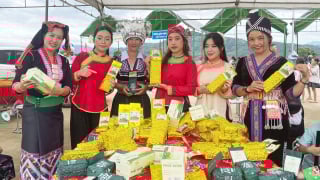 Hấp dẫn hội thi hái chè, sao chè ở Tân Uyên