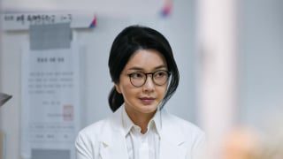 Cựu Đệ nhất phu nhân Hàn Quốc bị tước hết bằng cấp vì đạo văn?