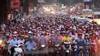 Hà Nội làm rõ điều kiện hỗ trợ đổi xe máy xăng sang xe điện
