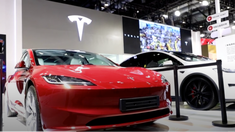 Tesla cam kết sản xuất xe giá rẻ hơn