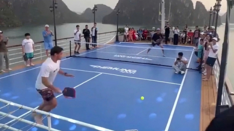 Phạt chủ tàu để khách chơi pickleball trên boong tàu du lịch