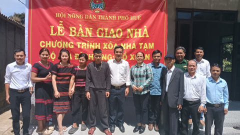 Hội Nông dân thành phố Huế bàn giao nhà cho hội viên có hoàn cảnh khó khăn 