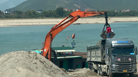 Huyện Ba Vì (Hà Nội): Bãi trung chuyển vật liệu xây dựng trái phép gây xáo trộn cuộc sống của người dân 