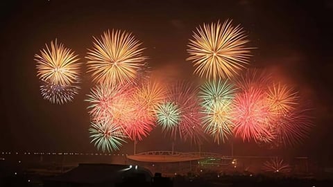 Tối nay, Hà Nội bắn pháo hoa tầm cao kết hợp hoả thuật tại đường đua F1, người dân cần lưu ý đi lại và tìm địa điểm xem như thế nào?