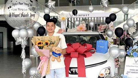 Tiền vệ Lê Phạm Thành Long tậu xe