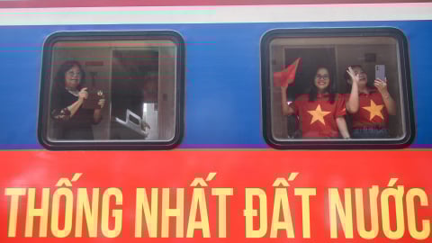Đoàn tàu Thống Nhất hội ngộ tại ga Đà Nẵng: Chuyến tàu mang theo ký ức và hy vọng