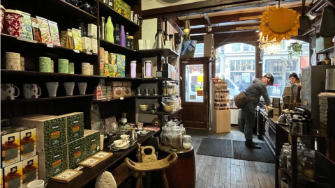 Tiệm trà 400 tuổi lừng danh thế giới của Amsterdam phải đóng cửa