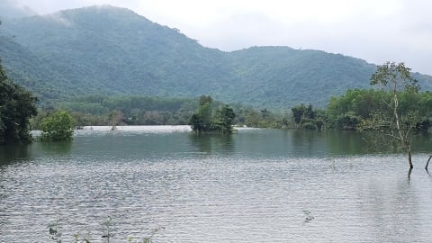 Hồ nước có view hot ở một nơi của Bình Định, mát mẻ quanh năm, đất trù phú, chùa trong hang