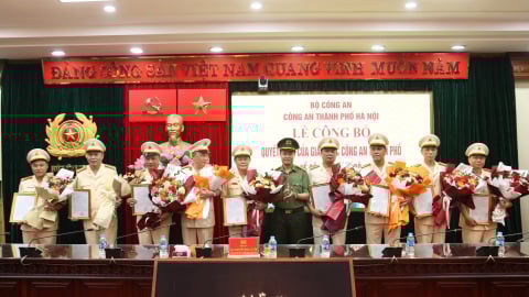 30 cán bộ chỉ huy cấp phòng thuộc Công an Hà Nội nghỉ công tác chờ chế độ hưu khi tinh gọn bộ máy