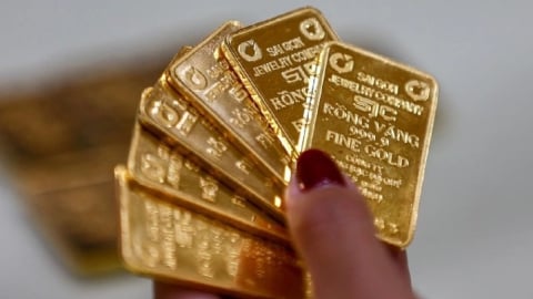 Giá vàng chiều nay 'tuột dốc không phanh', giảm 2 triệu đồng so với đầu giờ sáng