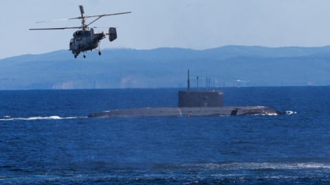 Tàu ngầm Nga bị chặn ngoài khơi bờ biển Pháp, NATO trong tình trạng báo động cao

