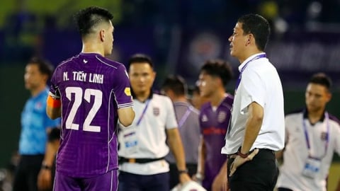 Tiến Linh “cãi lời” Nguyễn Anh Đức và chuyện 'ghế HLV 4 chân, cầu thủ giữ 3'