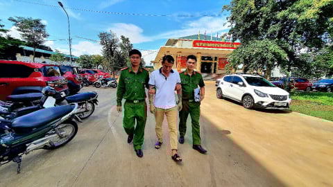 Đắk Lắk: Bắt đối tượng thuê xe ô tô rồi 'phù phép' thành xe chính chủ