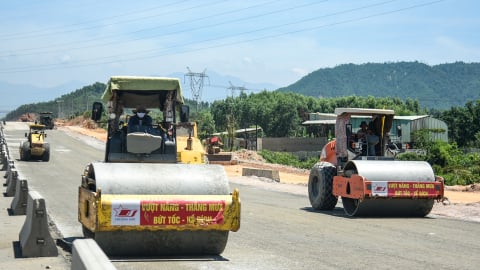 Phó Thủ tướng chỉ đạo nóng, xử lý dứt điểm vướng mắc 4 dự án cao tốc phía Nam