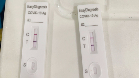 Nghi ngờ mắc Covid-19, người dân có cần test nhanh không?