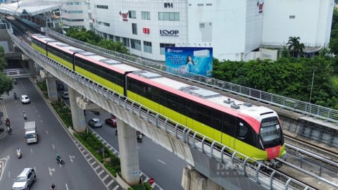Hà Nội: Dừng tàu tuyến Nhổn - ga Hà Nội 'khẩn' vì sự cố điện 