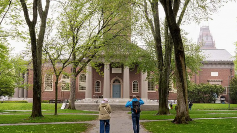 Rúng động chính quyền Trump cấm trường Harvard tuyển sinh viên quốc tế