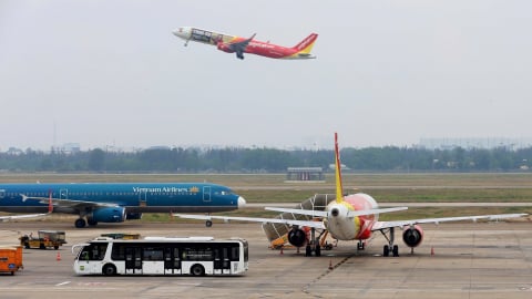 Hàng không sôi động, giá vé có giảm?