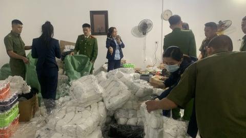 Bí mật bên trong xưởng sản xuất những đôi tất giả nhãn hiệu Nike, Adidas, Uniqlo, giá 5.000 đồng