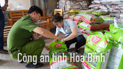 
Công an phát hiện hàng trăm tấn phân bón giả, kém chất lượng, khởi tố một giám đốc chi nhánh