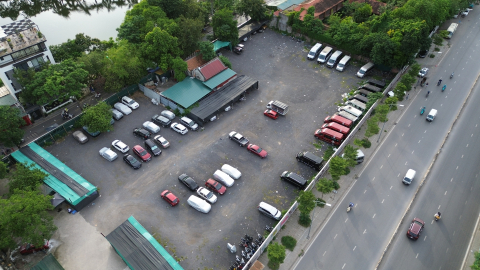 'Đất vàng' bỏ hoang ghi tên Tân Hoàng Minh ở quận Tây Hồ biến thành bãi xe ô tô