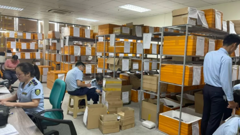 Tin hot thị trường ngày 4/6: Không đánh thuế điều hòa dưới 24.000 BTU, phát hiện 5.000 viên thuốc lắc đội lốt TPCN