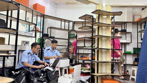 Saigon Square tiếp tục bị kiểm tra, nhiều sạp đómg cửa né tránh