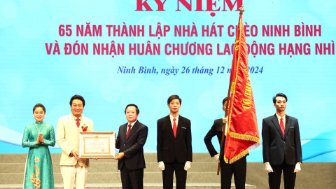Nghệ sĩ Nhân dân quê Ninh Bình là Giám đốc Nhà hát chèo Ninh Bình xuất sắc ở vai trò đạo diễn và quản lý