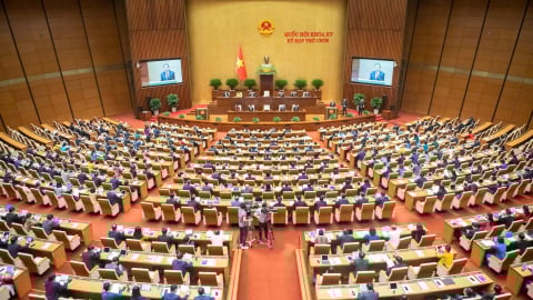 100% Đại biểu Quốc hội có mặt tán thành thông qua Nghị quyết sửa đổi, bổ sung một số điều của Hiến pháp 2013