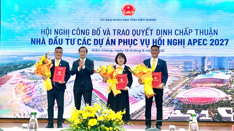 Kiên Giang công bố và trao các quyết định chấp thuận nhà đầu tư các dự án phục vụ hội nghị APEC 2027