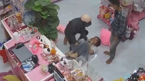 TIN NÓNG 24 GIỜ QUA: Dùng dây điện trói tay nữ nhân viên cửa hàng, cướp tài sản; triệt phá đường dây cá độ bóng đá 'khủng'